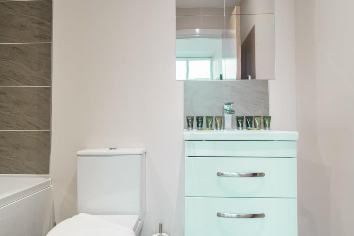 Bright 1 Bed Apartment Manchester - Sleeps 2 Exteriör bild